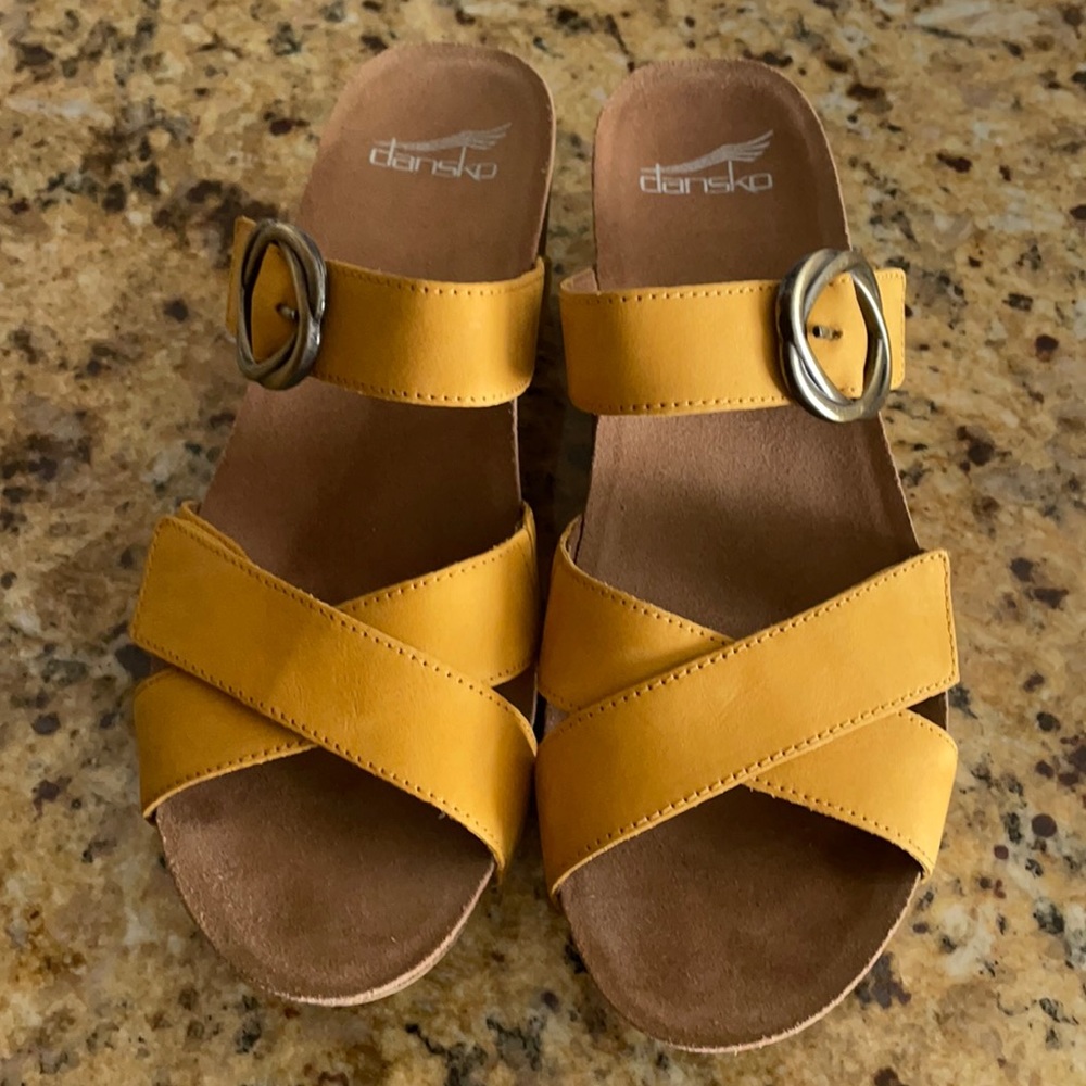 Dansko Susie Wedge Sandal Mango Milled Nubuck Size 39/8.5-9